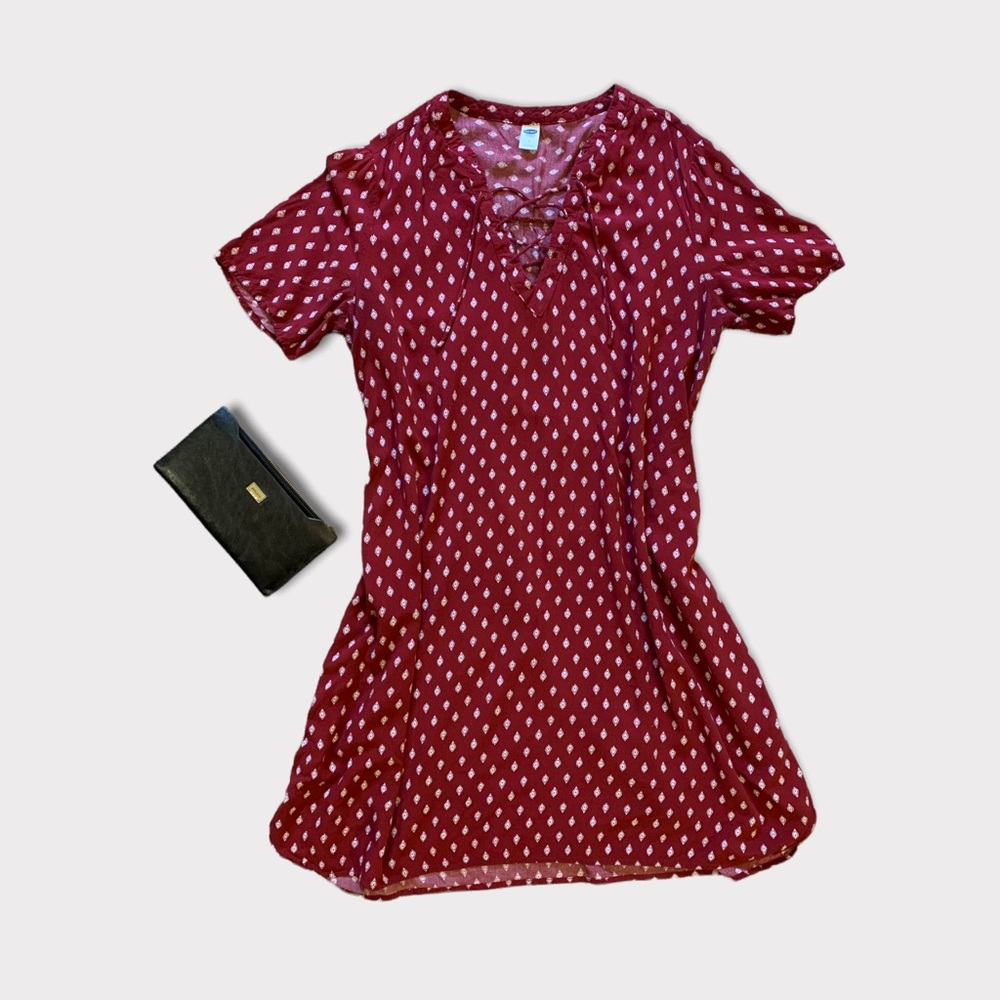 Woman’s Old Navy Dress Size Medium Tie-up V-Neck Maroon w/ White Teardrop Design